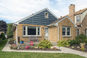 2651 N 66th St, Wauwatosa, WI 53213-1436