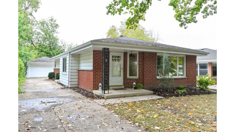 4157 N 97th St Wauwatosa, WI 53222 by Shorewest Realtors $207,500