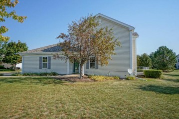601 Park Dr, Waterford, WI 53185-2891