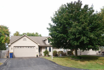 504 Steeple View Rd, Newburg, WI 53095-9594