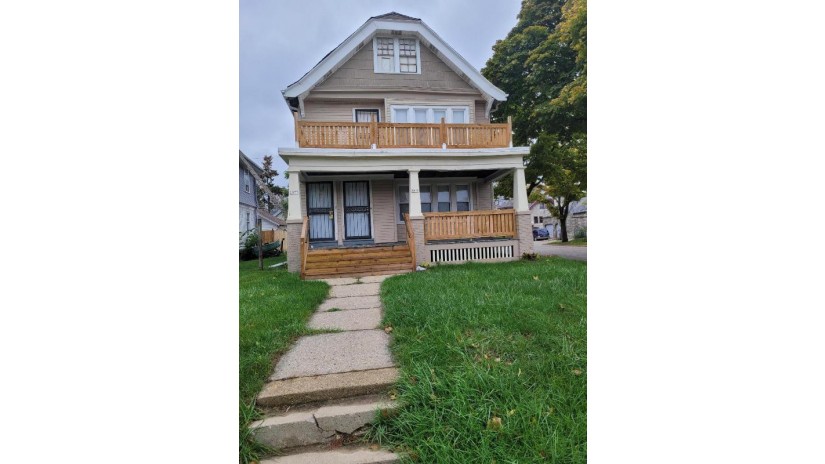 2877 N 37th St 2879 Milwaukee, WI 53210 by Realty Executives Integrity~NorthShore $79,900