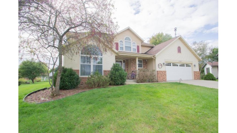 1323 Heritage Ct Watertown, WI 53098 by Realty Executives Platinum $289,900