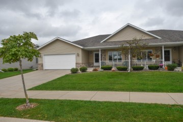 1073 Marigold Ln, Hartford, WI 53027-9298