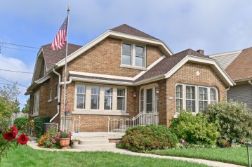 6032 W Orchard St, West Allis, WI 53214-5053