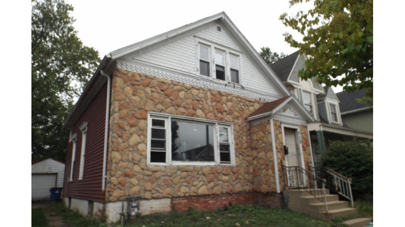 1139 Villa St Racine, WI 53403 by RE/MAX Newport $33,000