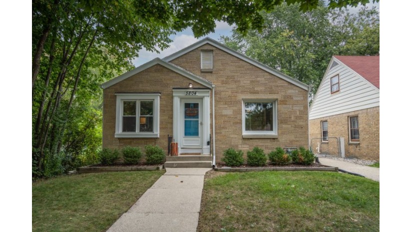 5804 N Argyle Ave Glendale, WI 53209 by Shorewest Realtors $200,000