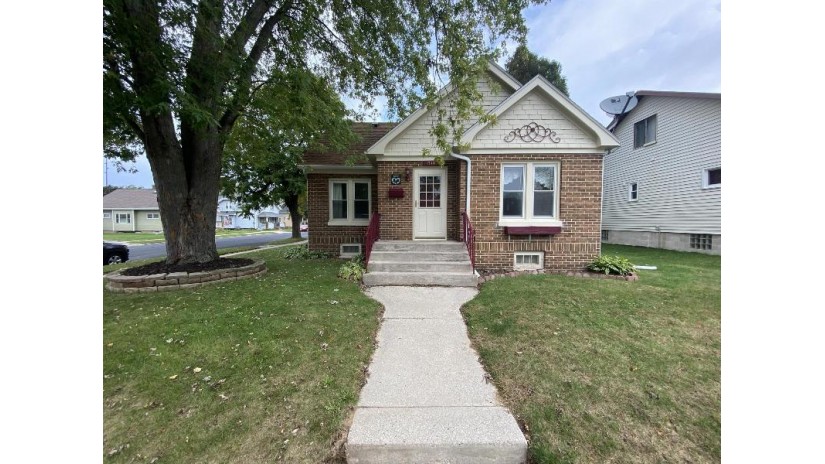 1714 Columbus St Manitowoc, WI 54220 by Century 21 Aspire Group $99,900