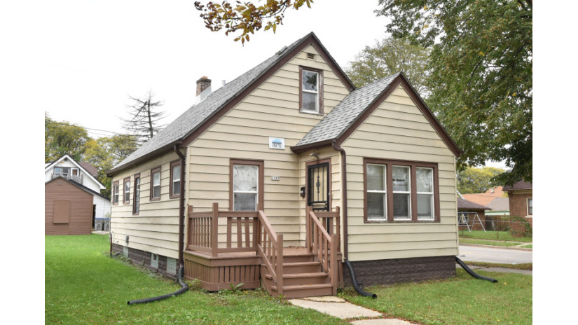 3387 N 36th St Milwaukee, WI 53216 by Shorewest Realtors $75,000