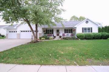 230 Pinnacle Dr, Lake Mills, WI 53551-2002