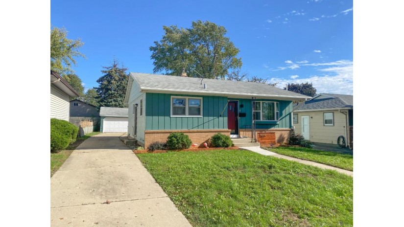 6019 50th Ave Kenosha, WI 53142 by RE/MAX ELITE $189,900