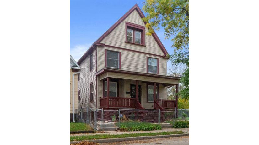 2529 N 17th St Milwaukee, WI 53206 by Premier Point Realty LLC $130,000