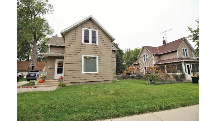 317 N High St Fort Atkinson, WI 53538 by Realty Executives Platinum $204,900