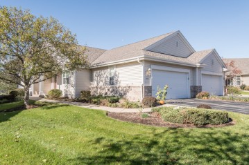 618 Park Dr, Waterford, WI 53185-2890