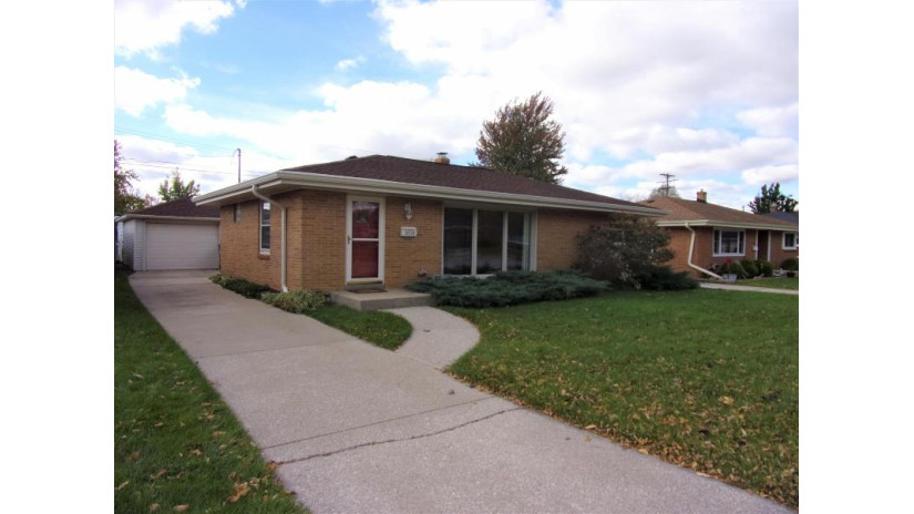 1031 Carlton Dr Racine, WI 53402 by R.L. Ventura & Associates $1,300