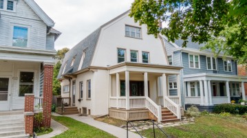 3211 N Summit Ave, Milwaukee, WI 53211-3152