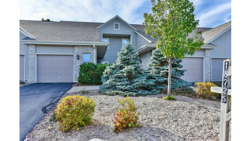 18725 Emerald Cir B Brookfield, WI 53045 by Buyers Vantage $244,900