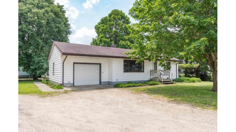 22711 Kishwaukee Valley Road Marengo, IL 60152 by Keller Williams Realty Signature $298,000