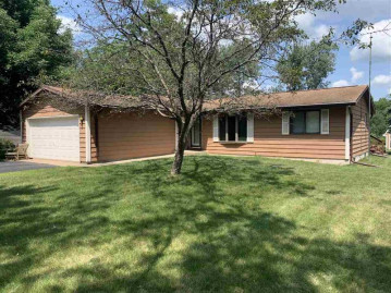 585 Highland Drive, Waupaca, WI 54981