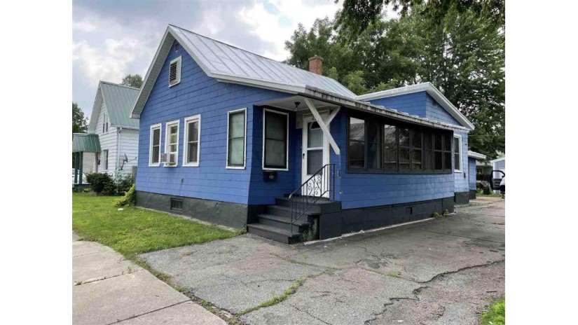 414 Washington Street Oconto, WI 54153 by Copperleaf, LLC $74,900