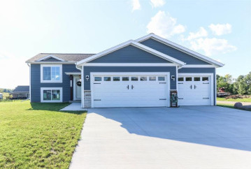 2260 Lensmire Lane, Waupaca, WI 54981