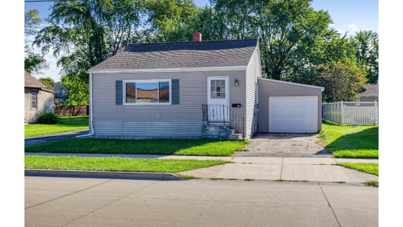 912 Grand Avenue Little Chute, WI 54140 by Landro Fox Cities Realty Llc $149,900