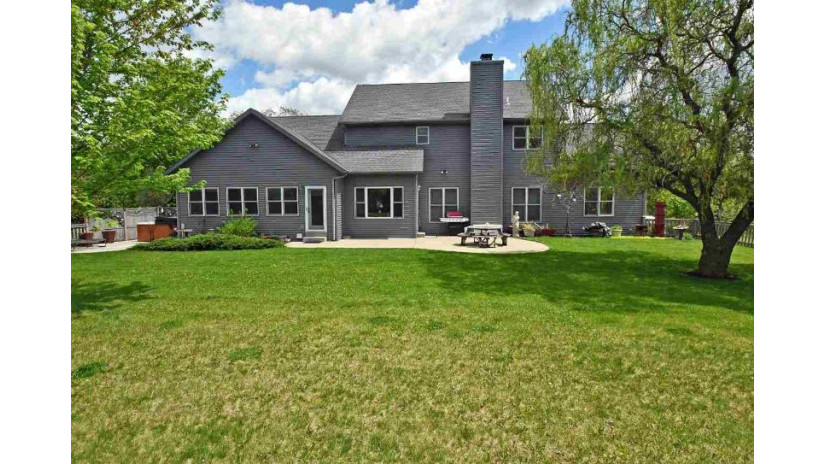 S10505 Troy Rd Troy, WI 53583 by First Weber Inc $799,000