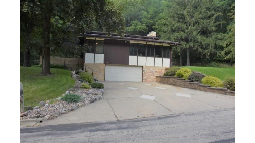 890 Valley View Dr Richland Center, WI 53581 by Marshall Agency, Realtors $320,000