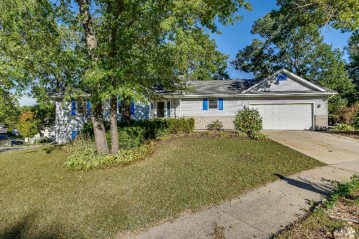 100 Oak Ridge Ct, Deerfield, WI 53531