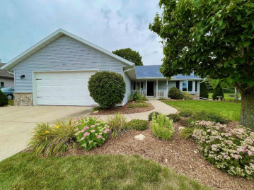 1332 Windsor Cir, Watertown, WI 53098