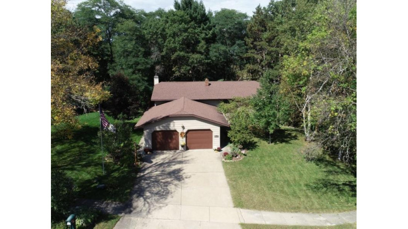 1455 Pineview Dr Reedsburg, WI 53959 by Evergreen Realty Inc $299,000