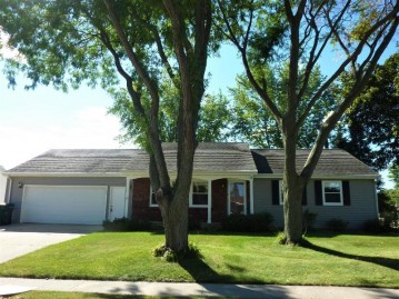 15 Meadow View Cir, Waupun, WI 53963-1025