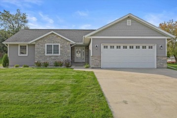 111 Prairie View Dr, Beaver Dam, WI 53916