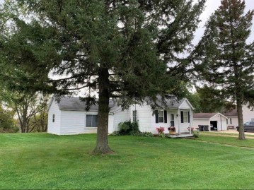 533 N Main St, Fall River, WI 53932