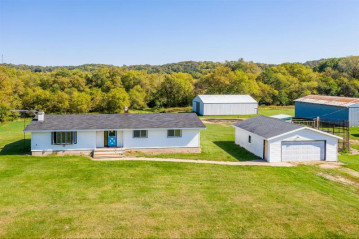 N2672 Sanderson Rd, Arlington, WI 53955