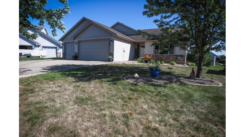 1632 Rolling Hills Ln River Falls, WI 54022 by Re/Max Synergy $365,000