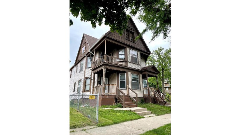 2371 N 15th St 2373 Milwaukee, WI 53206 by Riverwest Realty Milwaukee $70,000