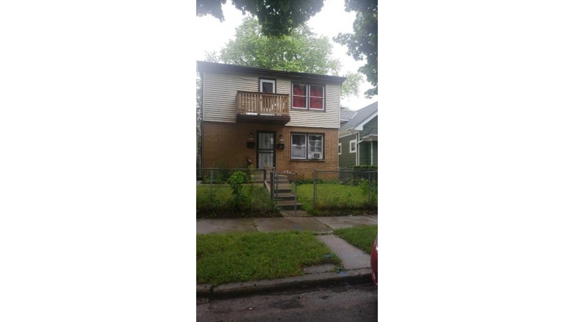 5039 N 28th St 5041 Milwaukee, WI 53209 by Root River Realty $139,900