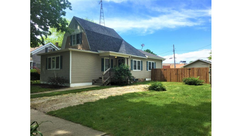 1035 Pleasant St Lake Geneva, WI 53147 by Coldwell Banker Real Estate Group - 262-348-1100 $292,500