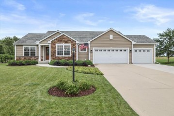 3220 Sherman Parc Cir, Jackson, WI 53037