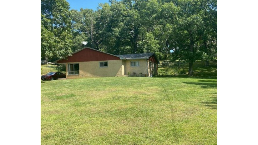 1755 Knob Rd Lyons, WI 53105 by Bear Realty Of Burlington $249,900