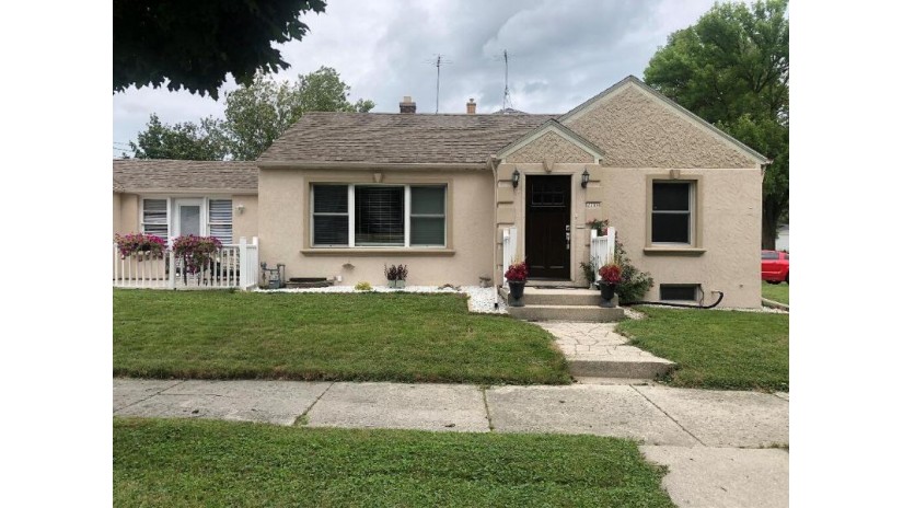 2206 Martin Ave Sheboygan, WI 53083 by RE/MAX Universal $189,900