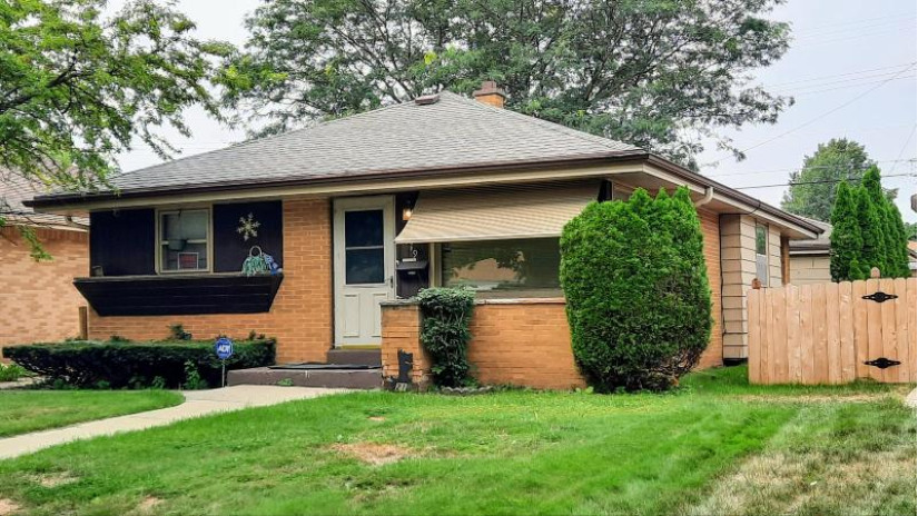 4219 N 72nd St Milwaukee, WI 53216 by Homestead Realty, Inc $134,500