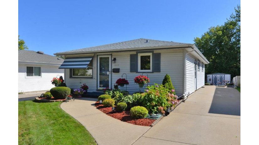 1227 Virginia St Racine, WI 53405 by Coldwell Banker Realty -Racine/Kenosha Office $155,000