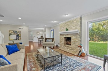 10320 N Provence Ct, Mequon, WI 53092-5228