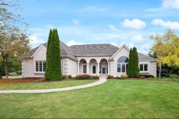 3828 W Gazebo Hill Pkwy, Mequon, WI 53092-5193