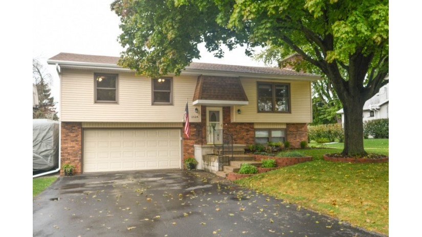 1124 W Circle Dr Beaver Dam, WI 53916 by Shorewest Realtors $239,999