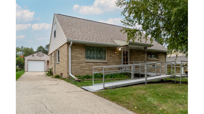 2631 N 114th St Wauwatosa, WI 53226 by Shorewest Realtors $200,000
