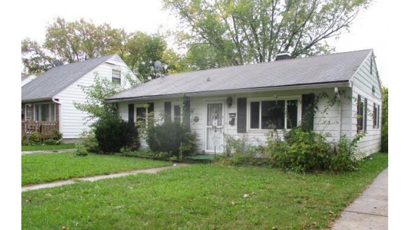 5439 N 54th St Milwaukee, WI 53218 by Midwest Executive Realty $43,000