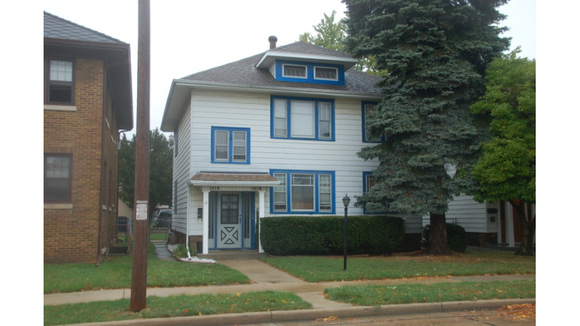 1516 Blaine Ave Racine, WI 53405 by Shorewest Realtors $155,000