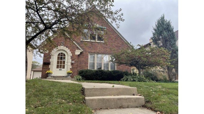 2532 N 64th St Wauwatosa, WI 53213 by Ogden & Company, Inc. $289,000